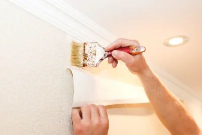 Pose de papier peint à Verzé — revêtements muraux et toiles de verre